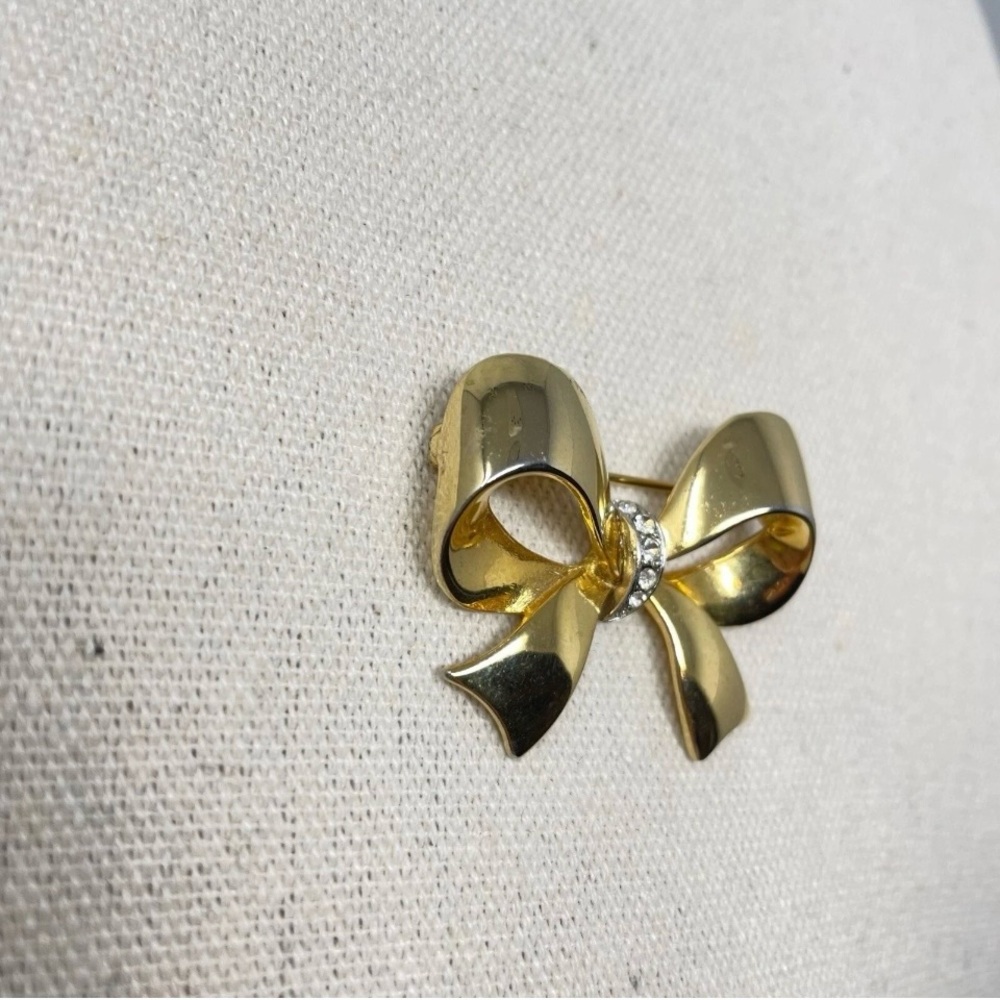 🦅Gold-Tone Bow Brooch With Rhinestone Accents Marked